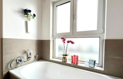 Frankfurt Messe Business Suit - Messe South Gate located across street - Foto 9