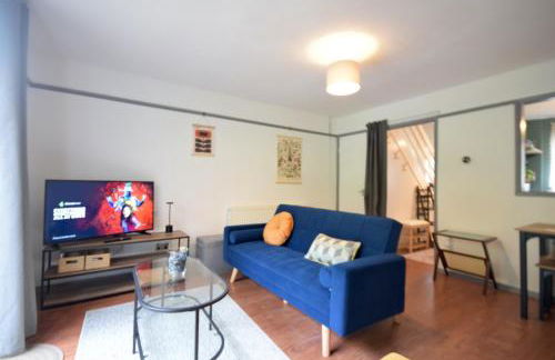 Stylish 1BR Retreat with Garden and Rustic Kitchen - Foto 5