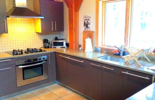 Beautiful Two-Bedroom Cabin Rental Set in the Forests of the Berkshires, Massachusetts - Foto 2