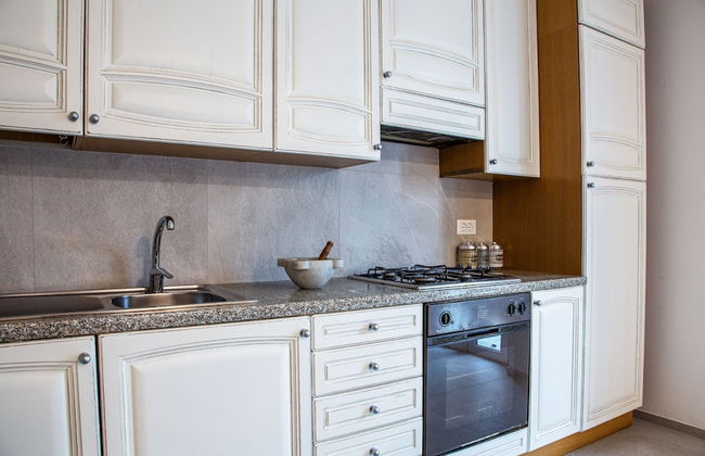 2-bed Apt With Stunning Lake Como Views & Terrace - Foto 10