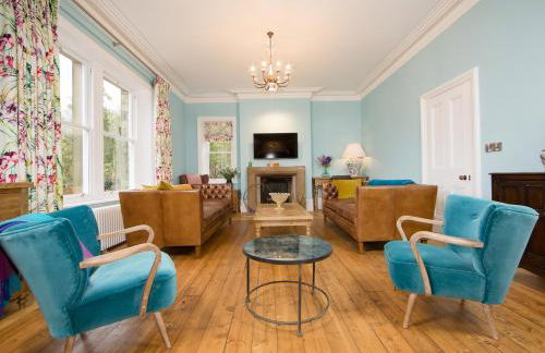 Queen Ann's Close - Photo 1