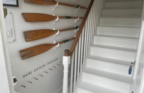 Elm Lodge charming with stunning coastal views! - Photo 10