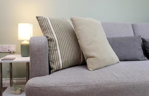 large 2 bed central apartment with balcony and private parking - Foto 18