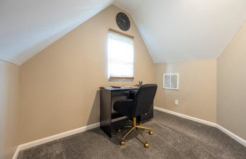 Near Downtown-2 En-Suites - Garage - Sleeps 9 - Foto 14