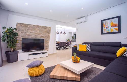 Villa Zora -luxurious villa with heated pool, sauna, 4 bedrooms, 10 persons max - Photo 9