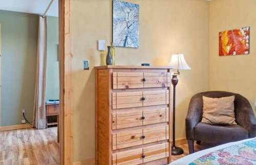 Cozy 2BR with Great Views Near Trails - Photo 15