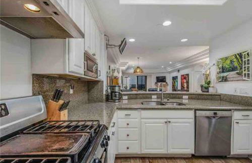 Studio City Chic Large Contemporary Condo - Foto 10