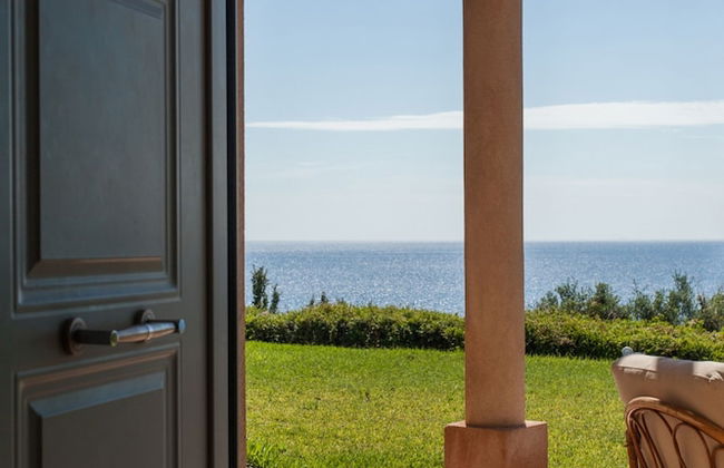 Absolute Villa by Stylish Stays - Photo 2