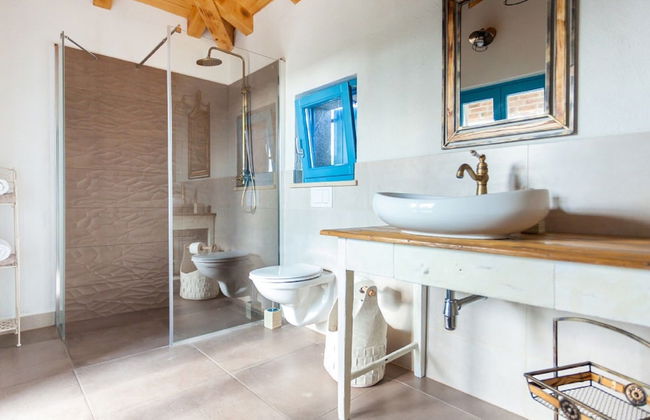 Gorgeous Villa With Private Swimming Pool and Covered Terrace - Photo 12