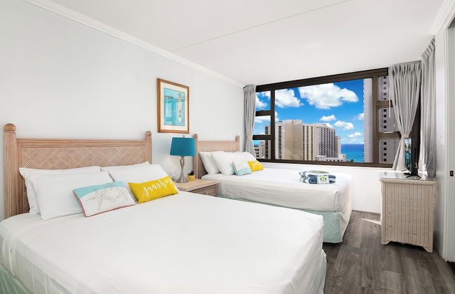 Partial Ocean View Condo with 2 Beds and Parking - Foto 6