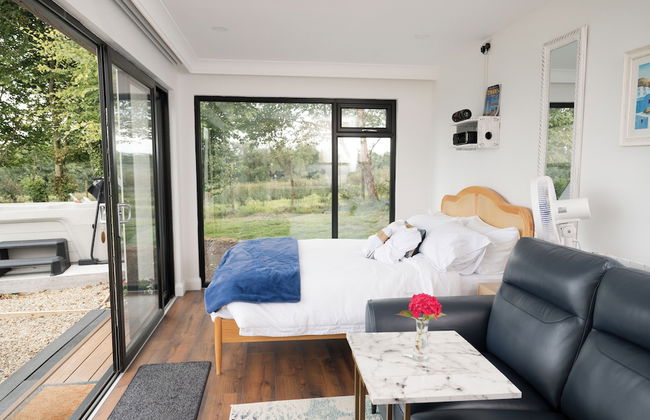 Luxury Waterfront Self-Catering Cabins - Photo 4