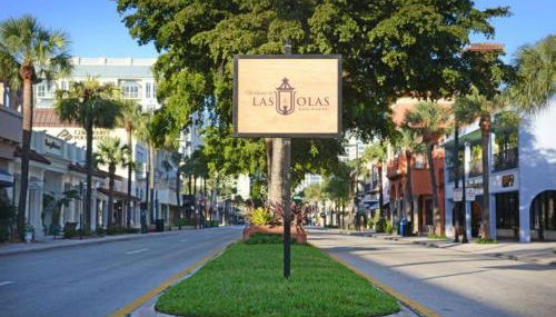 Luxe 4BR Waterfront w Htd Pool 5min to Beach - Foto 3