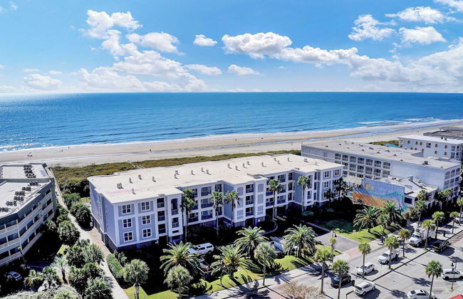 Beachfront 3bdr Condo w/ Pool & Deck Ocean Views Ocean Blvd #102 by Avantstay - Foto 2