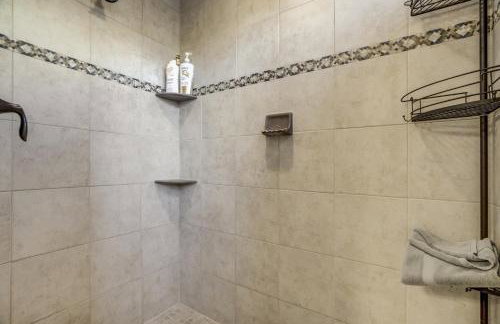 Spacious Family Getaway Near Downtown - Foto 22