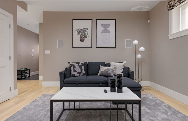 Stunning 3 Bedroom Secondary Suite N Van - Photo 9