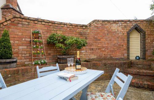 Cotswold Thatched Cottage - Photo 8