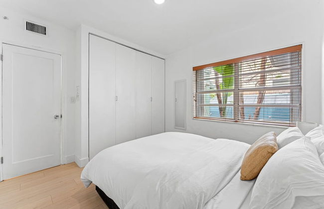 Beautiful Apt in Victoria Park Las Olas Blvd - Photo 9