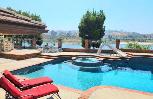 Stunning Panoramic Waterfront Pool Home Escape - Foto 52