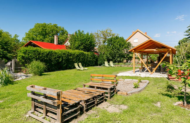 4 bedroom House in Kőröshegy with garden and terrace - Photo 23