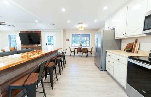 15 Min to UA Private Heated Pool Huge Yard Luxe Master - Foto 10