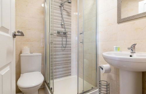 Lovely 2 Bedroom 2 Bathroom Apartment with Parking - Foto 11