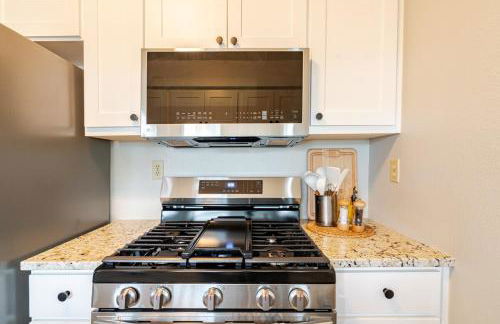 Mins to ATX most iconic eateries, bar and places - Foto 28