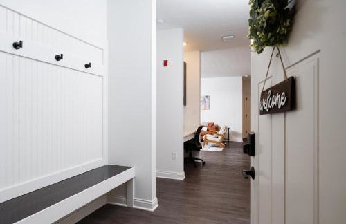 Sunrise Glow Spacious 2BR 2BA 2 King Beds Gym WFH - Foto 28