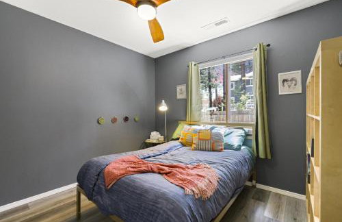 Stylish Home with in Home Gym AC Fully Fenced Yard - Foto 26