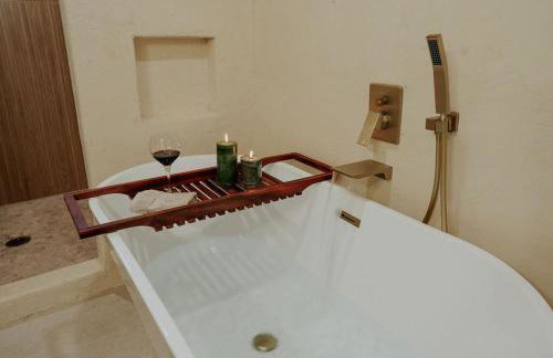 The Charlotte House With Soaking Tub, Arcade Game, Firepit - Foto 15