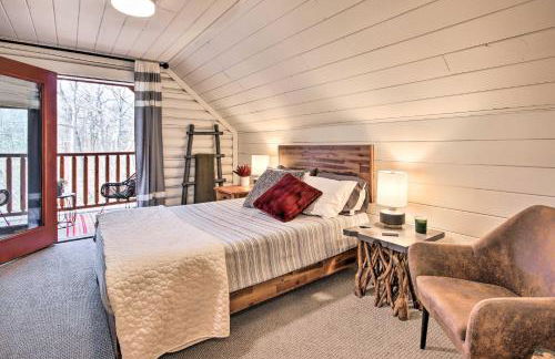 Enchanting Forested Cabin with Fire Pit and Grill - Foto 18