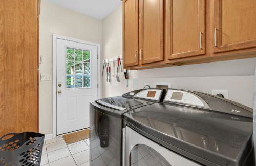 Screened Porch w Swing, Fire Pit, Grill & Deck - Photo 30