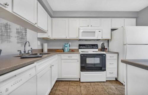 Renovated townhome on bike path includes bikes - Foto 13