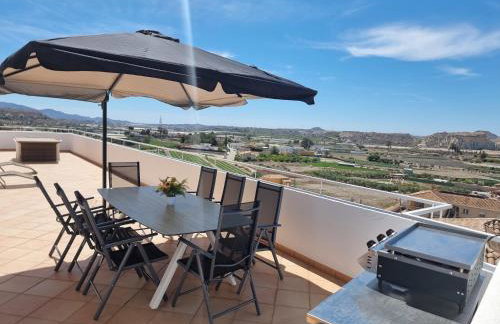 villa piscina y vistas espectaculares a la montana , gran terraza y aire acondicionado - Foto 1