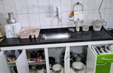 Super Confortável, WiFi Rápido, Garagem Coberta, 2 Banheiros, Suíte, 3 Quartos, Microondas, Cozinha Grande Completa, Mesa de Jantar Grande, Entrada Privativa, Perto do Shopping Pátio Matosinhos, 5 min do Centro Histórico - Foto 32