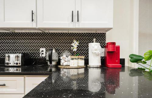 4BR Worcester Family Apt - Spacious Kitchen - Near Parks & Dining - Summer Ready 16-1 - Foto 46