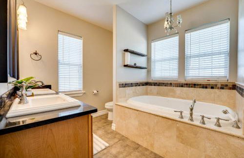 Backyard Oasis with Outdoor Kitchen! Moses Lake Home - Foto 14