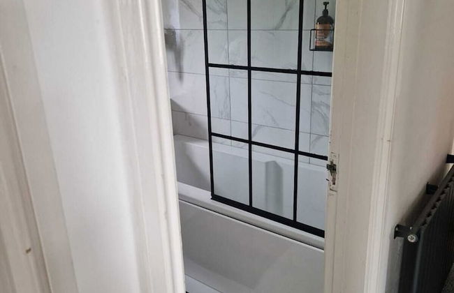 Captivating 2-bed Apartment in Tenby - Foto 16