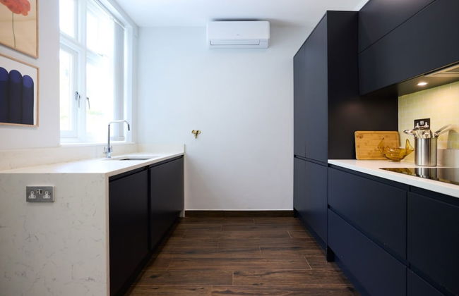 The Putney Hideaway - Modern and Elegant 3bdr Flat With Patio - Photo 10