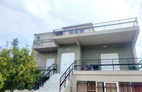 Marys Home Eretria - Photo 1