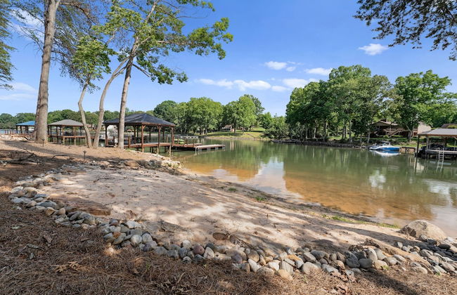 Black Bear Lodge by Avantstay Lakefront Dock Pool Theater Sleeps 20 - Foto 15