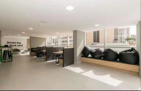 Studio novo e amplo no Centro com ar e home office - Photo 43