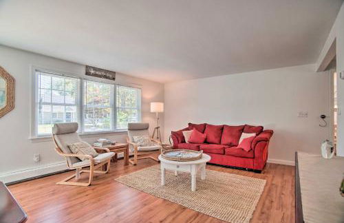 Near Beaches and Dtwn Falmouth Family Home with Deck - Foto 5