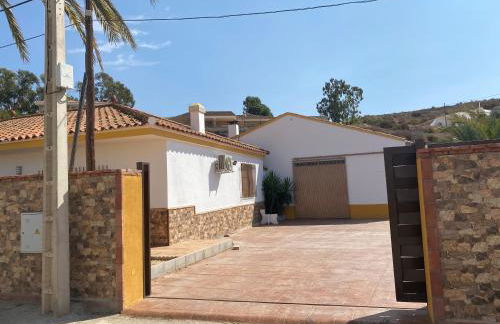 Chalet con piscina privada de 4 dormitorios Las Herrerias -cerca de Vera Playa- - Foto 23