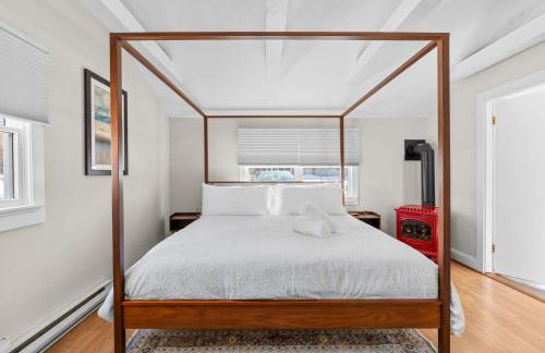 Family Walk to Craigville BeachBright 4BR Coastal Retreat - Foto 12