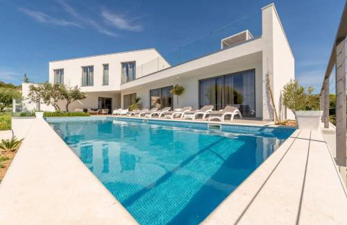 Villa Marvela - Family 4 Bedroom - Photo 2