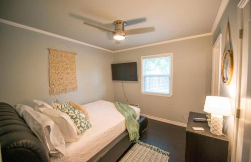 Walk to the Silos! 3 Bed 1960's Bungalow near Baylor - Foto 98