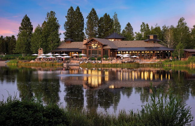 Klamath by Avantstay Gorgeous Mountain Home w/ Fire Pit, Spa & Lake Views - Photo 16