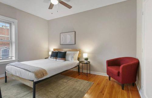 Perfect 3BR Apt in Chicago with WiFi & Laundry - Touhy 3N - Foto 15