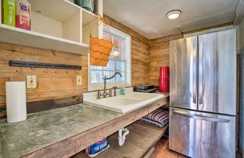 Guadalupe Riverfront Studio w/ Private Balcony - Foto 20