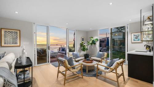 Experience the Pinnacle of Coastal Living at Harbour House - Foto 3